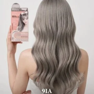 صبغة الشعر سيلورا درجة 9IA (Selora 9IA Hair Color) اللون الرمادي المميز والمشرق لتمنحِ شعركِ إطلالة ساحرة، حيوية، ومتجددة بكل ثقة