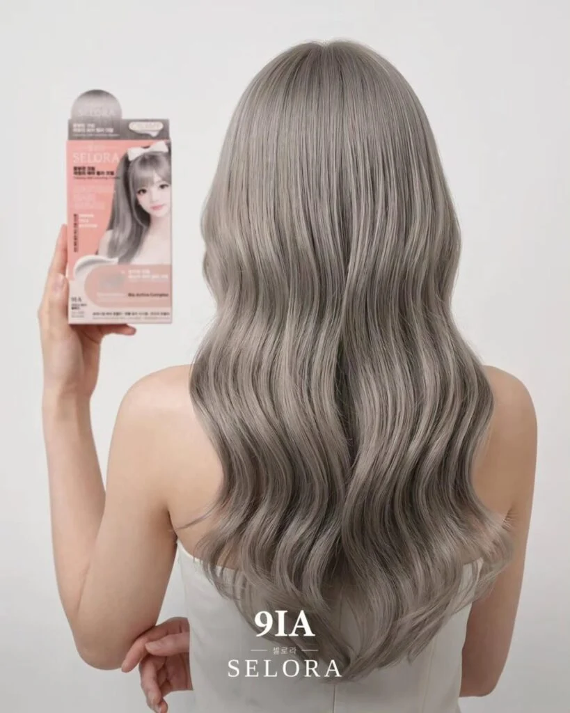 صبغة الشعر سيلورا درجة 9IA (Selora 9IA Hair Color) اللون الرمادي المميز والمشرق لتمنحِ شعركِ إطلالة ساحرة، حيوية، ومتجددة بكل ثقة